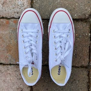 White Chuck Taylor All Star Converse